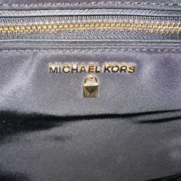 Michael Kors Elegant Black Crossbody Bag with Bag Charm. - Picture 10 of 14